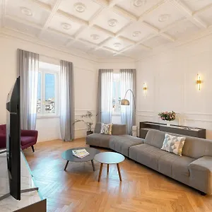  Apartment Sjr Luxury Trevi Fountain